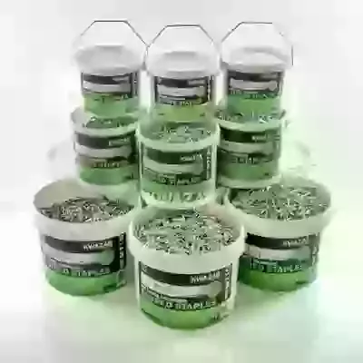 Tub 10KG loose, barbed staples.